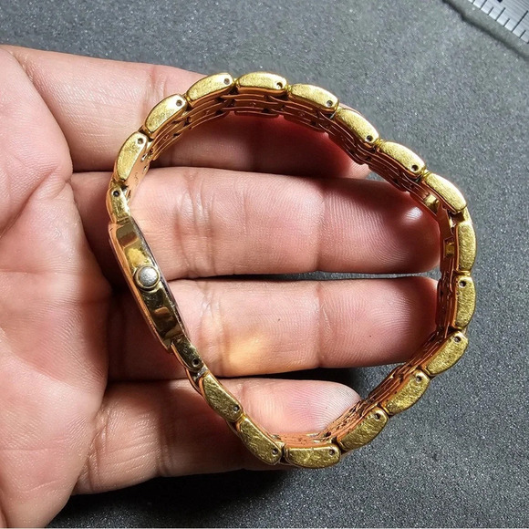 Seiko Ladies Quartz Cocktail Watch Gold Tone Working 7 Inch Bracelet V700-6389 - Picture 6 of 10